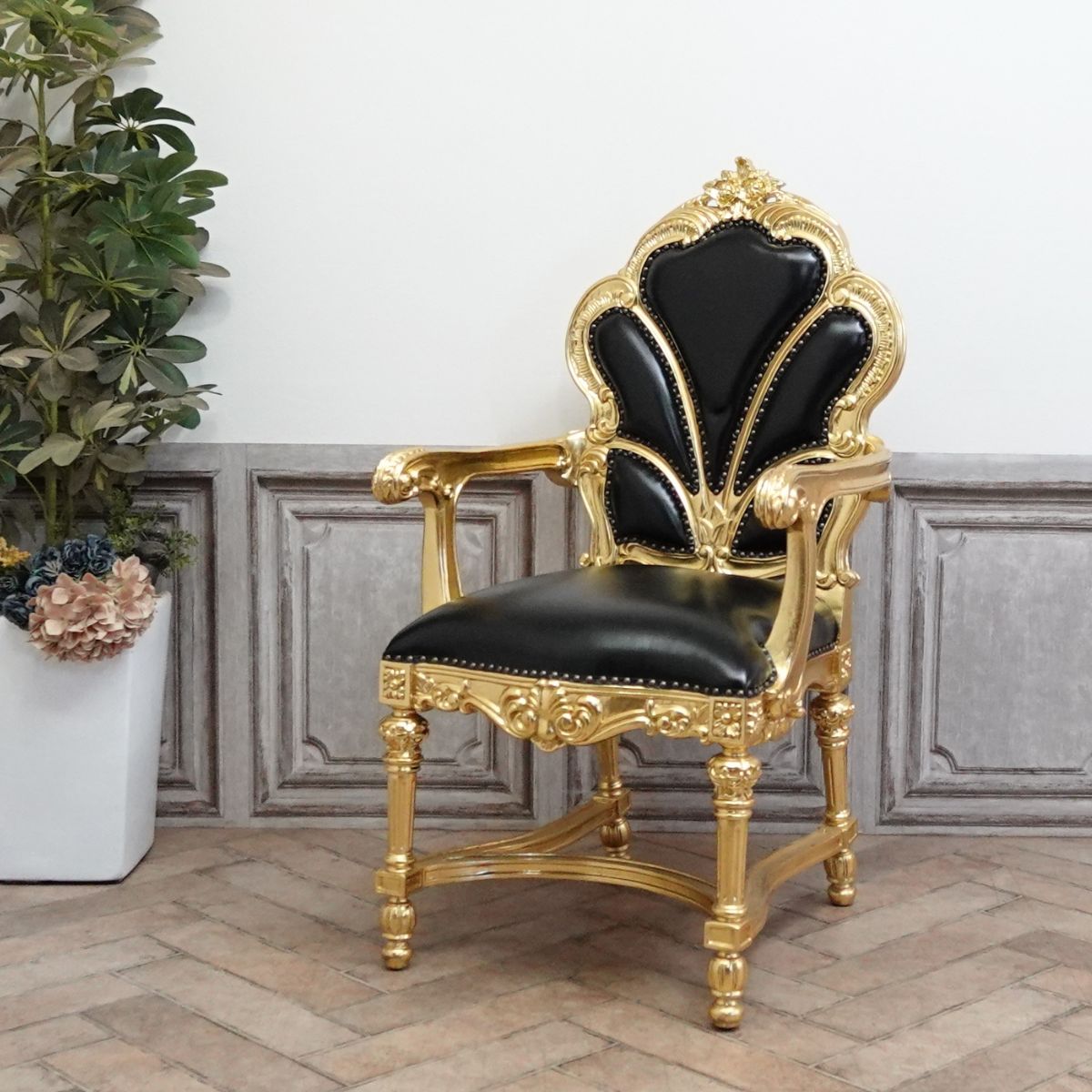 ANTIQUE FLEX PRODUCTの彫刻チェア