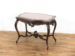 美しきロカイユ、透かし彫りが目を引くサイドテーブル 64697